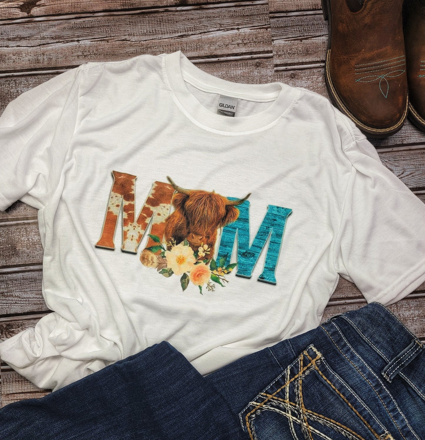 "MOM" Highland Cow Tee Shirt